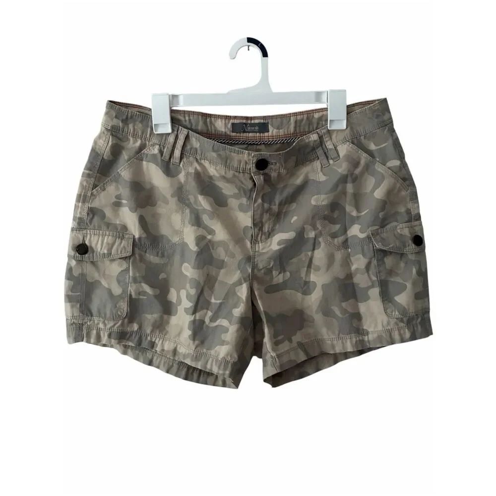 Natural Reflections NWOT Camo Cargo Utility Shorts – Green/Beige – Size 14